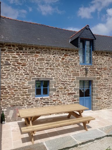 Table Terrasse Gîte de la Blanche Hermine